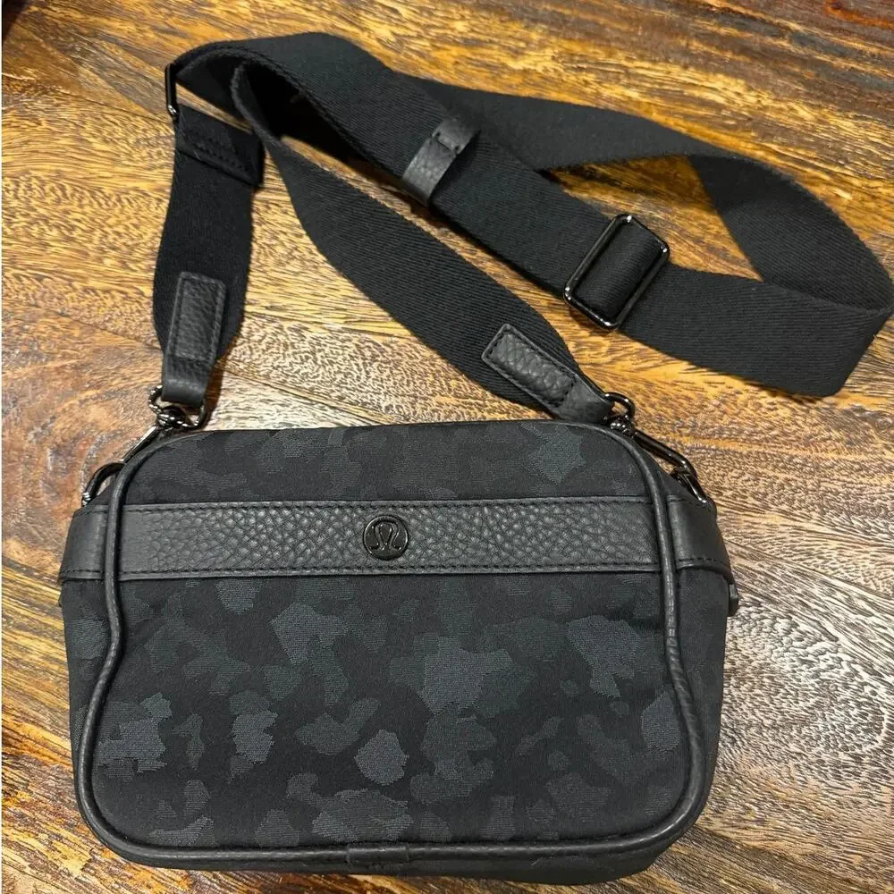 Lululemon Now and Always Crossbody Mini 3L, Camo